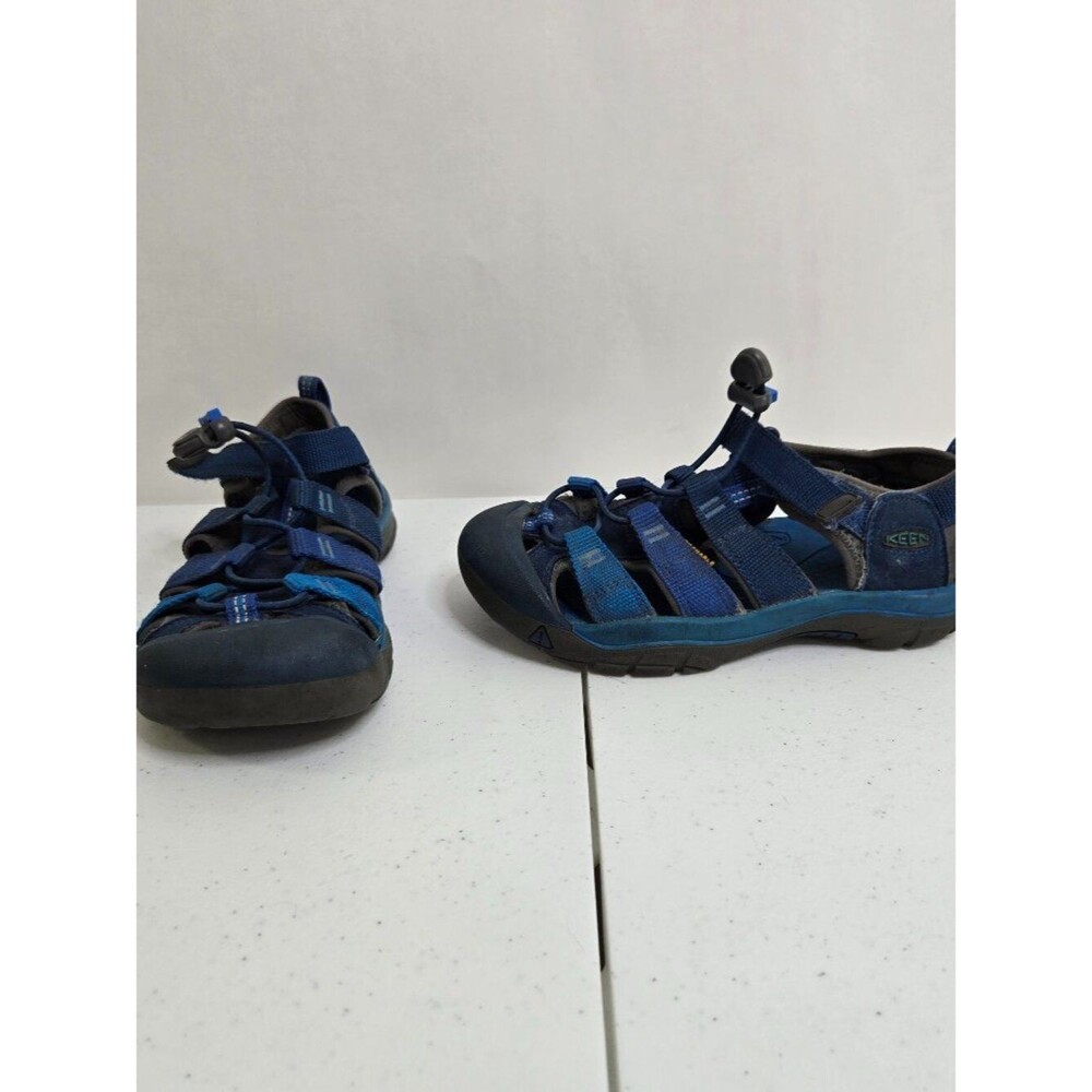 KEEN Newport H2 sandals Big Kids 2 Blue Water Shoes Youth Girls Boys